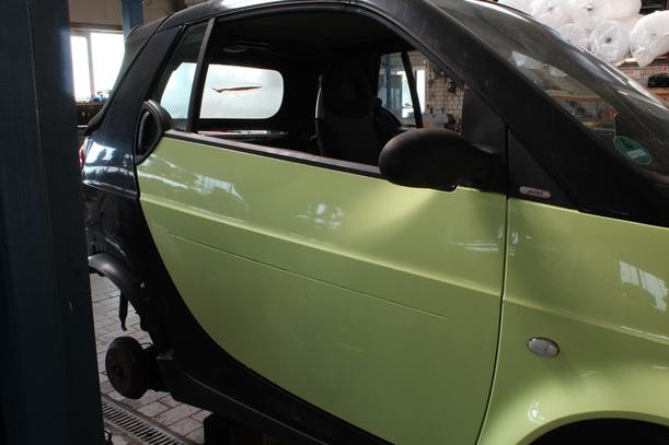 Foto: TÜR RECHTS eines Smart smart & pulse
