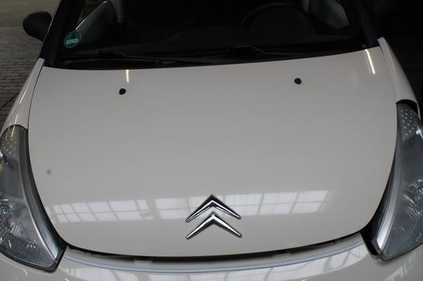 Foto: MOTORHAUBE eines Citroen C3 Pluriel 1.4