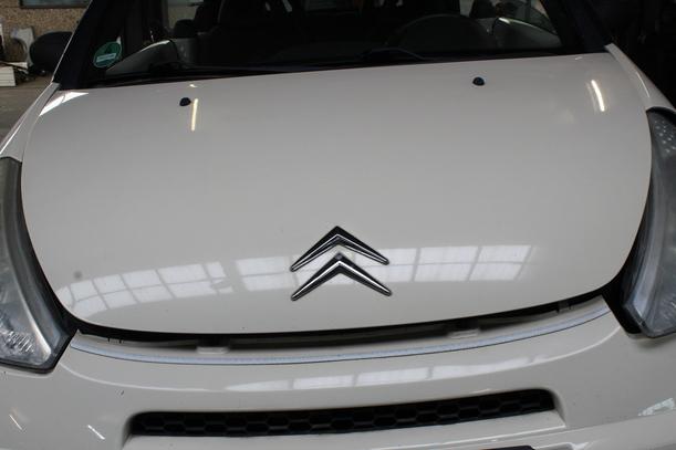 Foto: MOTORHAUBE eines Citroen C3 Pluriel 1.4