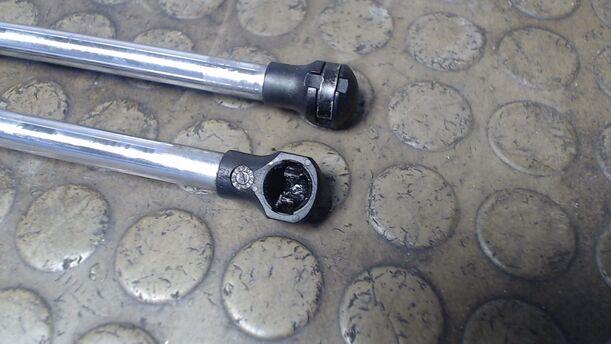 Foto: GASDRUCKFEDERN DACH/ VERDECK eines Citroen C3 Pluriel 1.4