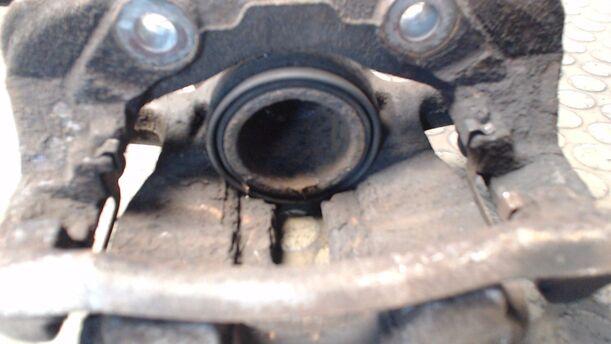 Foto: BREMSSATTEL VORN LINKS eines Citroen C3 Pluriel 1.4
