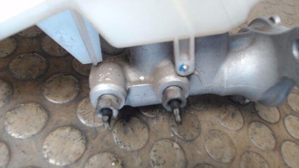 Foto: HAUPTBREMSZYLINDER eines Citroen C3 Pluriel 1.4