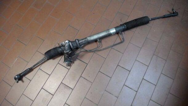 Foto: SERVOLENKUNG eines Nissan Primera 1.6 LX
