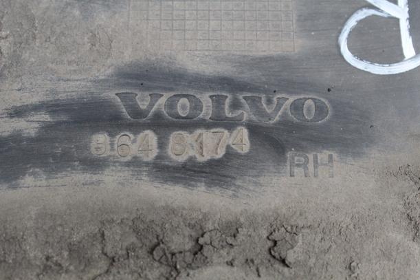 Foto: INNENRADHAUS/ RADHAUSSCHALE  VORN RECHTS eines Volvo S60 2.4