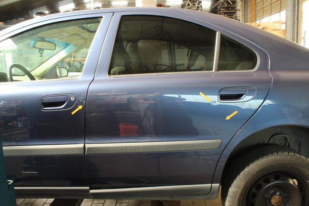 Foto: TÜR HINTEN LINKS eines Volvo S60 2.4