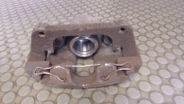 Foto: BREMSSATTEL VORN LINKS eines Volvo S60 2.4