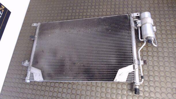 Foto: KONDENSATOR KLIMAANLAGE eines Volvo S60 2.4