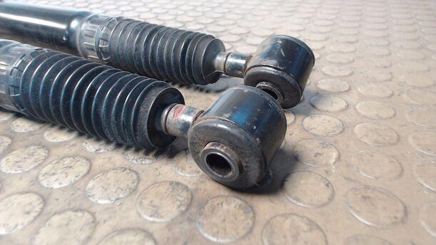 Foto: STOSSDÄMPFERPAAR HINTEN eines Peugeot 206 60