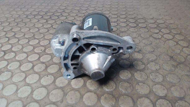 Foto: ANLASSER / STARTER eines Peugeot 206 60