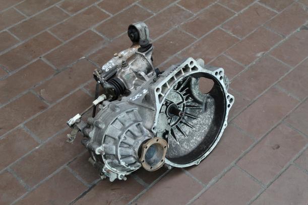 Foto: SCHALTGETRIEBE 4-GANG GE eines VW GOLF 1,6 GTI