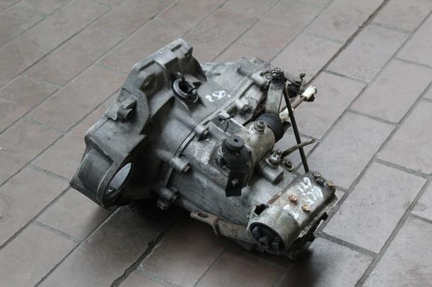 Foto: SCHALTGETRIEBE 4-GANG GE eines VW GOLF 1,6 GTI