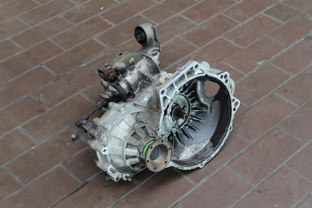 Foto: SCHALTGETRIEBE 4 GANG FJ eines VW SCIROCCO  1,6