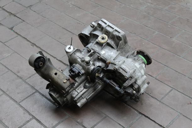Foto: SCHALTGETRIEBE 4 GANG FJ eines VW SCIROCCO  1,6