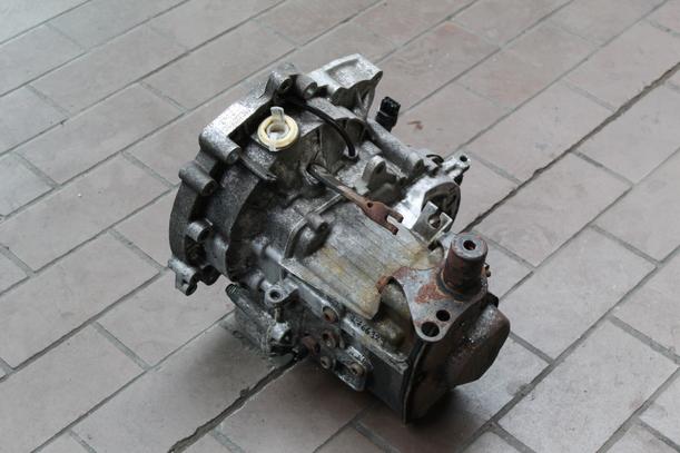 Foto: SCHALTGETRIEBE 5-GANG DCD eines VW Polo 45