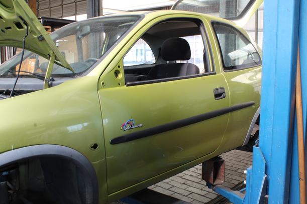Foto: TÜR LINKS (2/3-Türer) eines Opel Corsa 12V