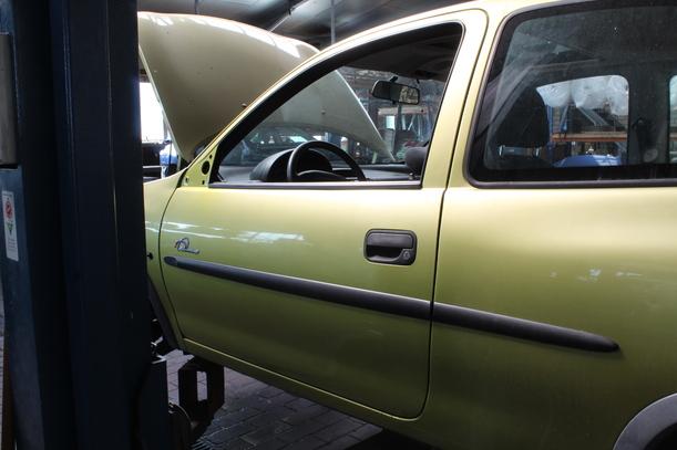 Foto: TÜR LINKS (2/3-Türer) eines Opel Corsa 12V