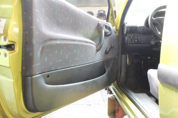 Foto: TÜR LINKS (2/3-Türer) eines Opel Corsa 12V