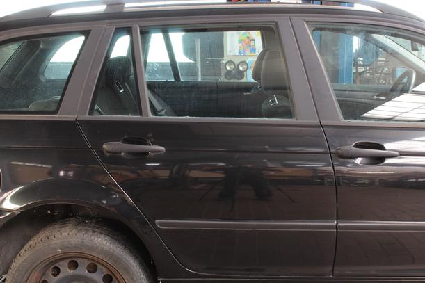 Foto: TÜR HINTEN RECHTS eines BMW 320d touring