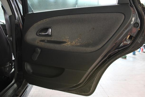 Foto: TÜR HINTEN RECHTS eines Volvo V40 1.8 GL