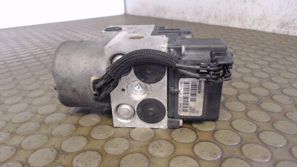 Foto: HAUPTBREMSAGGREGAT ABS eines Volvo V40 1.8 GL