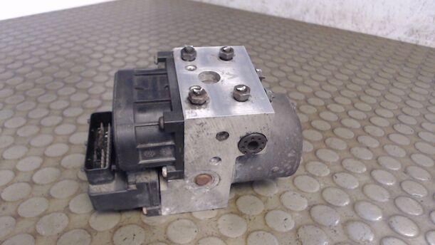 Foto: HAUPTBREMSAGGREGAT ABS eines Volvo V40 1.8 GL