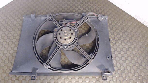 Foto: ELEKTROLÜFTER eines Volvo V40 1.8 GL