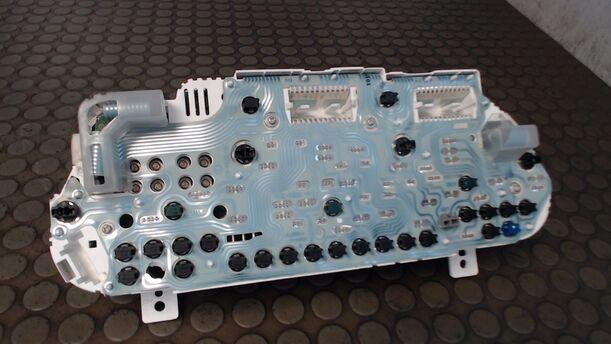 Foto: TACHOEINHEIT / KOMBIINSTRUMENT eines Volvo V40 1.8 GL
