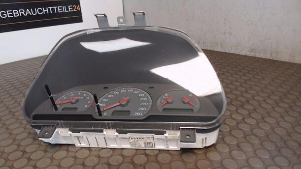 Foto: TACHOEINHEIT / KOMBIINSTRUMENT eines Volvo V40 1.8 GL
