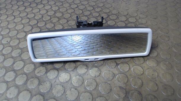 Foto: INNENSPIEGEL ELEKTRISCH ABBLENDBAR eines VW Passat Variant 1.6 Trendline