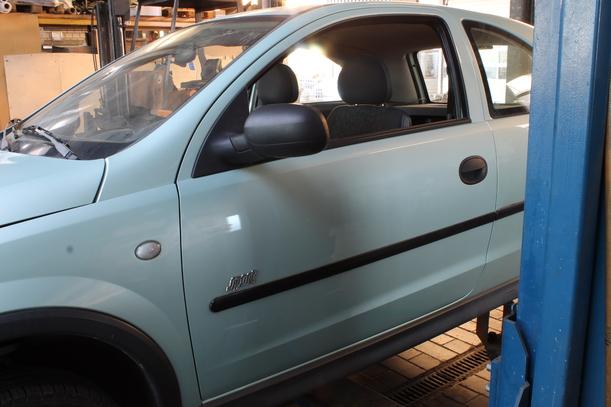 Foto: TÜR LINKS (2/3-Türer) eines Opel Corsa 1.4 16V GL