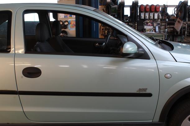 Foto: TÜR RECHTS (2/3-Türer) eines Opel Corsa 1.4 16V GL