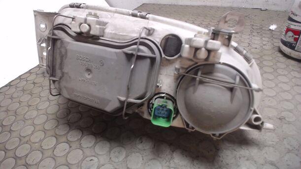 Foto: SCHEINWERFER RECHTS eines Ford Fiesta