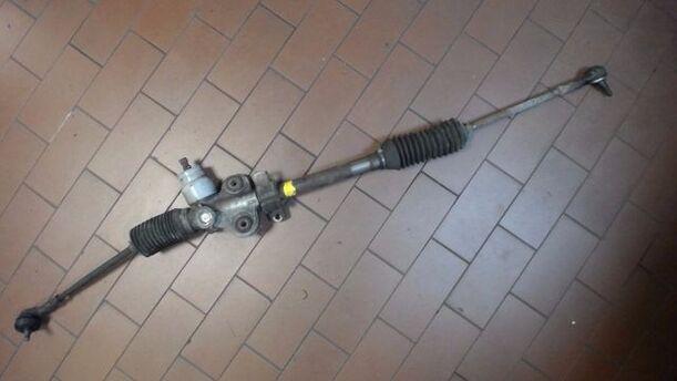 Foto: LENKUNG eines Mitsubishi Lancer 1500 GLXi