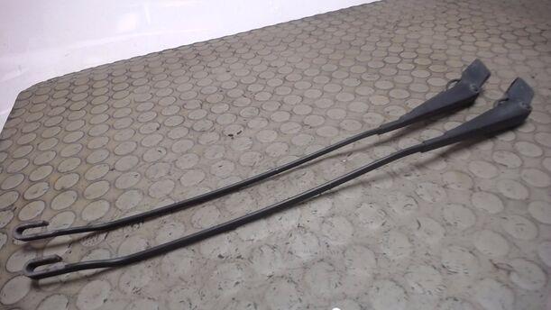 Foto: SCHEIBENWISCHERARME VORN eines Opel Astra