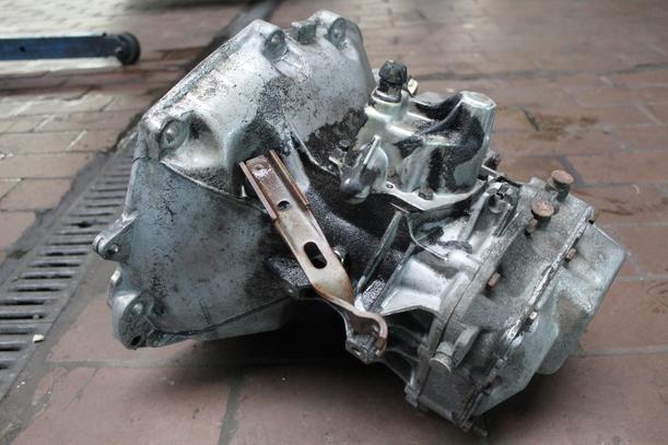Foto: SCHALTGETRIEBE 5-GANG F13 W3,94 eines Opel Astra
