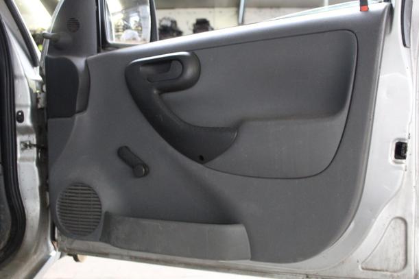 Foto: TÜR VORN RECHTS eines Opel Combo 1.7 Life (7-Si.)