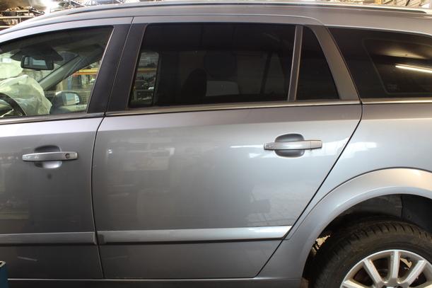 Foto: TÜR HINTEN LINKS eines Opel Astra 1.9 CDTI Caravan