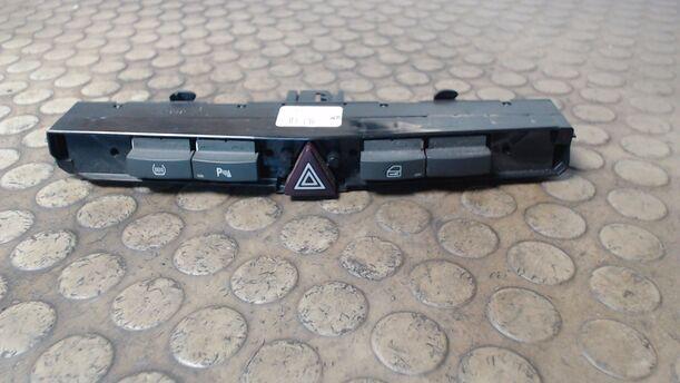 Foto: WARNBLINKSCHALTER eines Opel Astra 1.9 CDTI Caravan