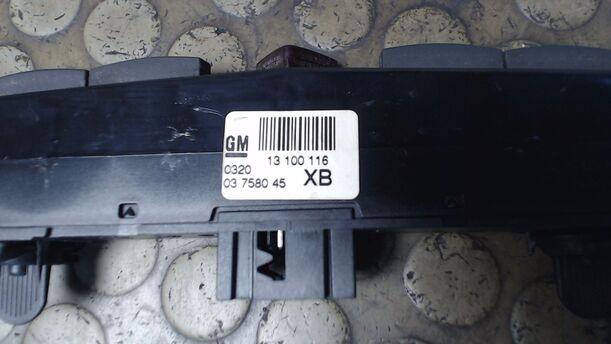 Foto: WARNBLINKSCHALTER eines Opel Astra 1.9 CDTI Caravan