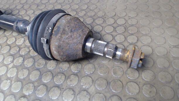 Foto: ANTRIEBSWELLE LINKS eines Opel Astra 1.9 CDTI Caravan