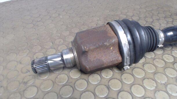 Foto: ANTRIEBSWELLE LINKS eines Opel Astra 1.9 CDTI Caravan