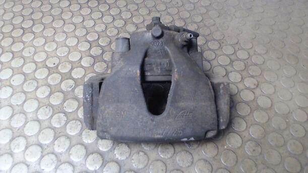 Foto: BREMSSATTEL VORN LINKS eines Opel Astra 1.9 CDTI Caravan