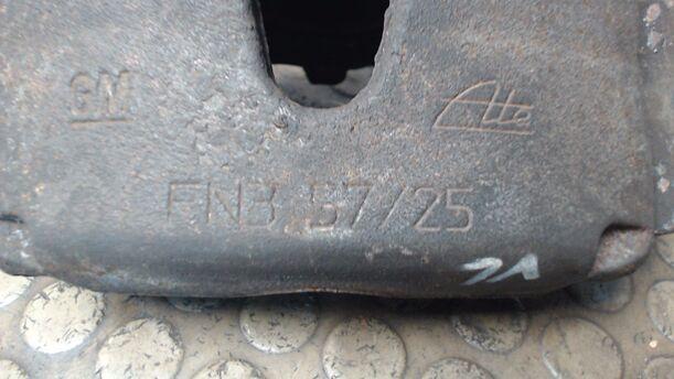 Foto: BREMSSATTEL VORN LINKS eines Opel Astra 1.9 CDTI Caravan
