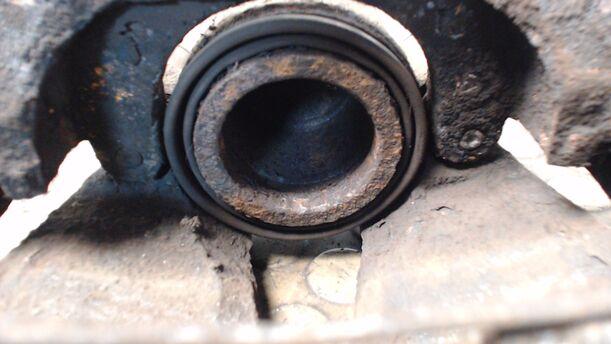Foto: BREMSSATTEL VORN RECHTS eines Opel Astra 1.9 CDTI Caravan