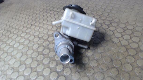 Foto: HAUPTBREMSZYLINDER eines Opel Astra 1.9 CDTI Caravan
