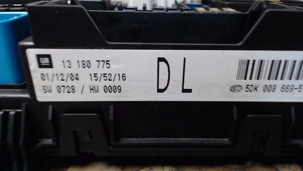 Foto: SICHERUNGSKASTEN ELEKTRONIKMODUL eines Opel Astra 1.9 CDTI Caravan