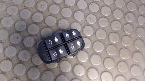 Foto: FENSTERHEBERSCHALTER eines Ford Focus Turnier