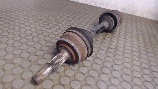 Foto: ANTRIEBSWELLE VORN LINKS eines Volvo 850 2.5-20V Life (7-Si.)