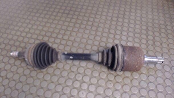 Foto: ANTRIEBSWELLE VORN LINKS eines Volvo 850 2.5-20V Life (7-Si.)