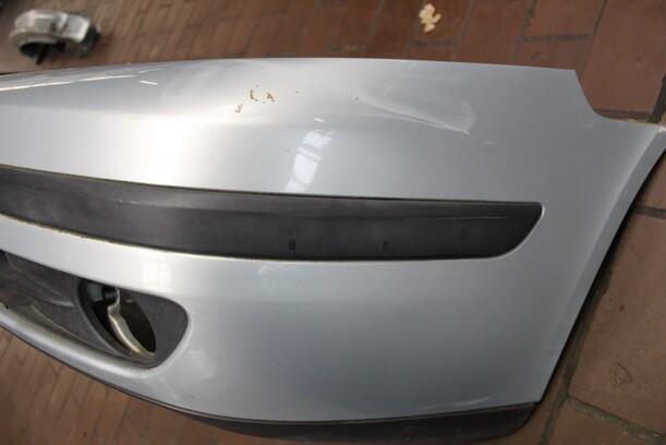 Foto: STOßSTANGE / STOSSFÄNGER VORN eines Renault Laguna Grandtour 1.8